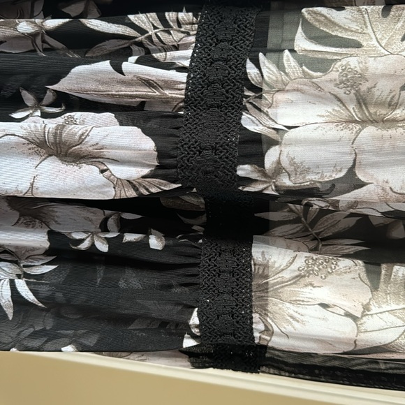 Skirt - Picture 3 of 3